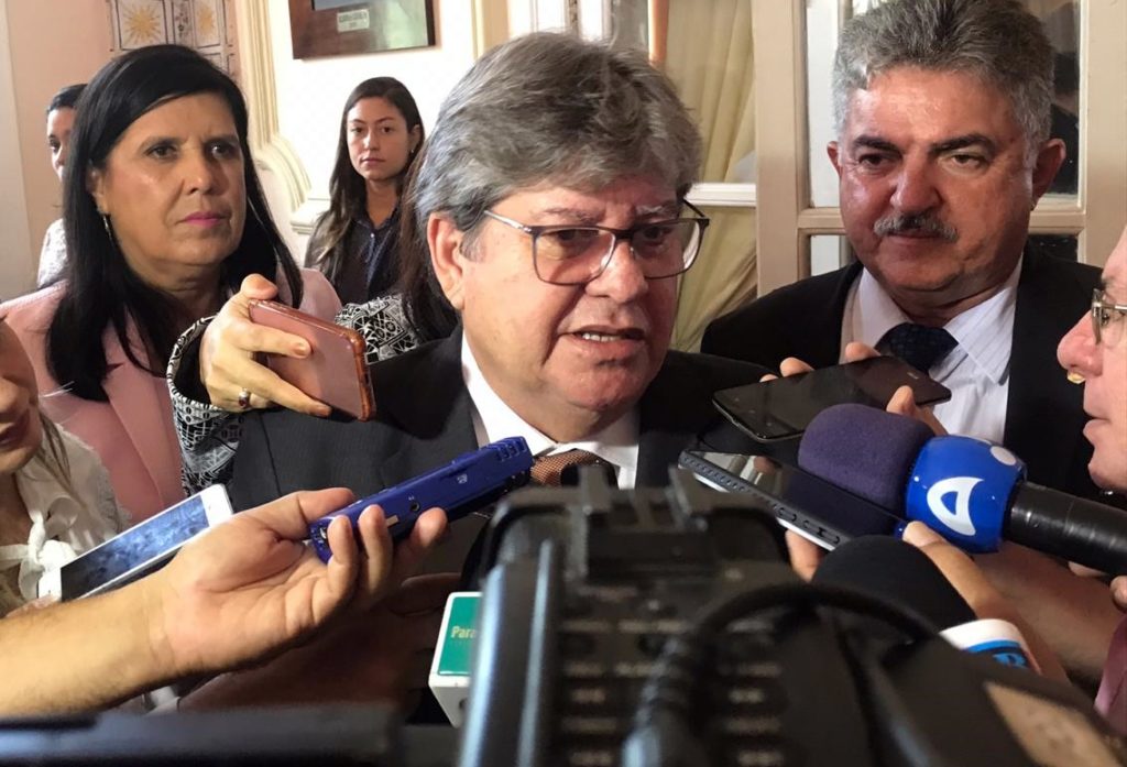 Governador anuncia obras de esgotamento sanitário em mais oito cidades paraibanas