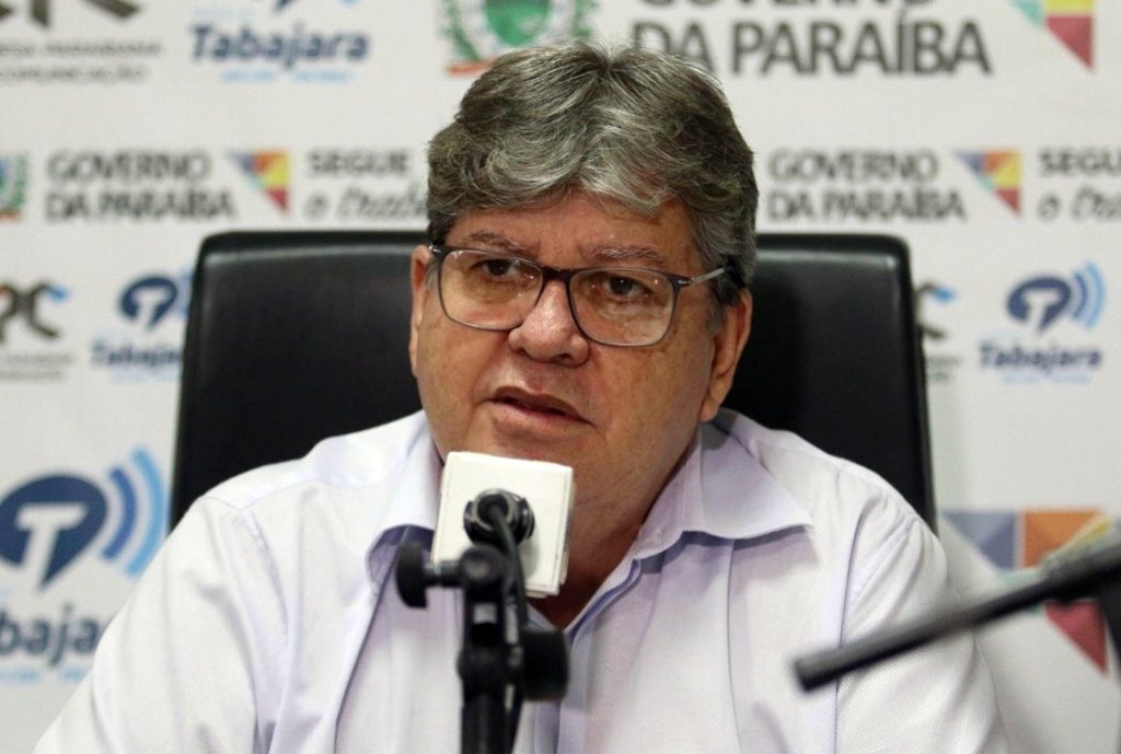 Governador anuncia retomada do abastecimento de água no distrito de Gravatá