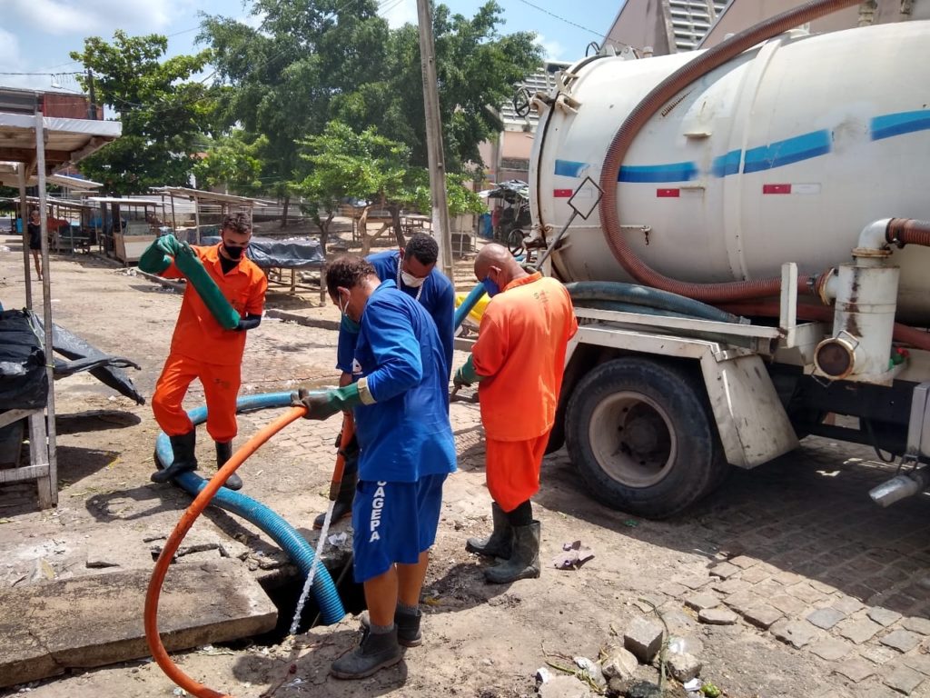 Equipes da Cagepa participam de força-tarefa para melhorias no Mercado Central de JP