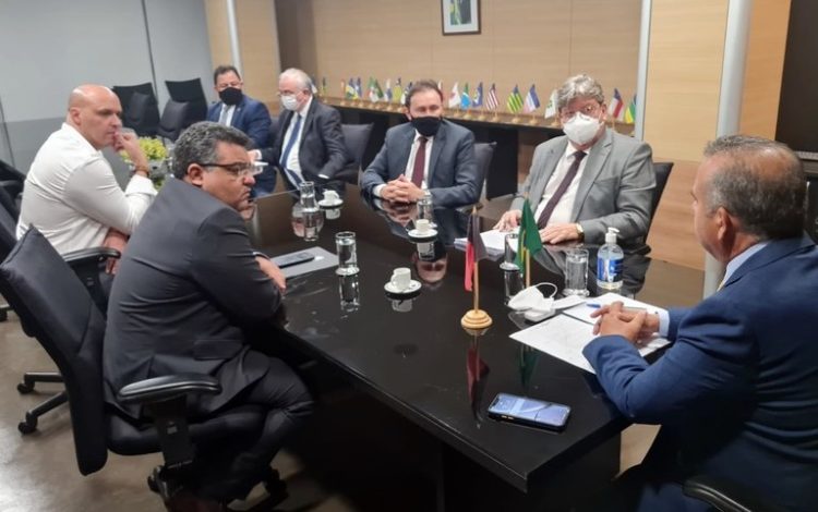 Governador reivindica a ministro do Desenvolvimento adutora que levará água para o Brejo da PB