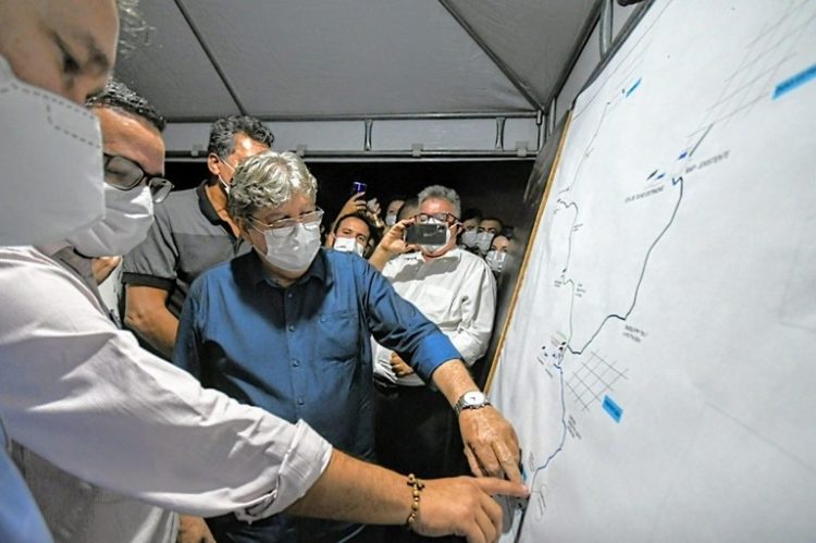 Governador e presidente da Cagepa inspecionam obras de adutora Guarabira-Pirpirituba