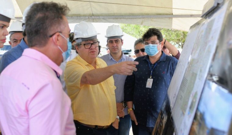 Governador visita adutora Transparaíba e destaca importância da obra o Estado