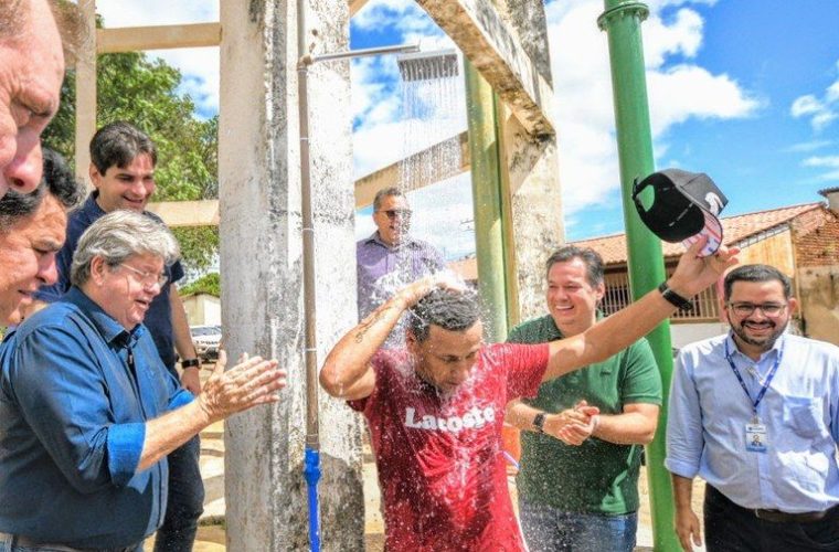 Governador e presidente da Cagepa inauguram nova adutora de água tratada em Cajazeiras