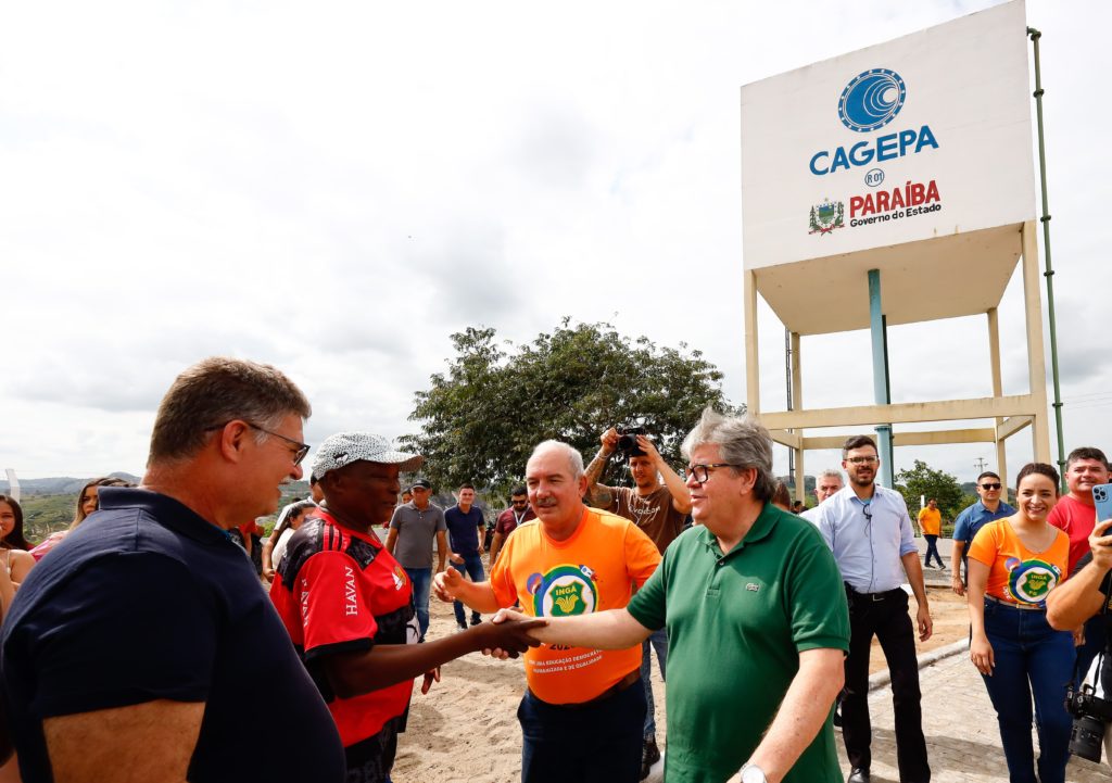 Governador visita nova ETA construída pela Cagepa que beneficia 2,3 mil pessoas