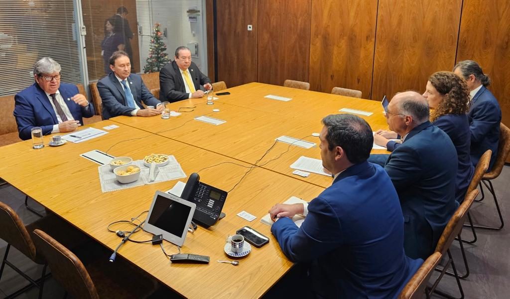 Governador dialoga com a Agência Francesa sobre investimentos em saneamento